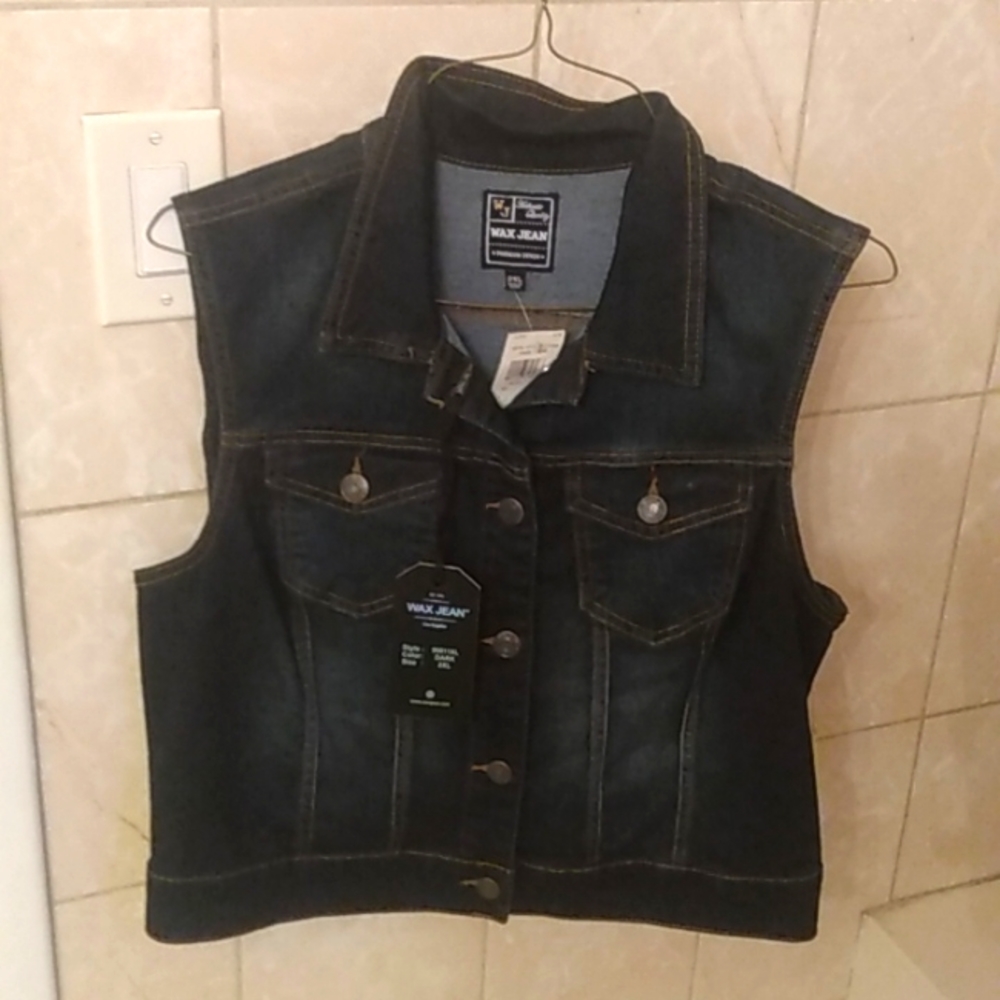 Cut off sleeve jean jacket
